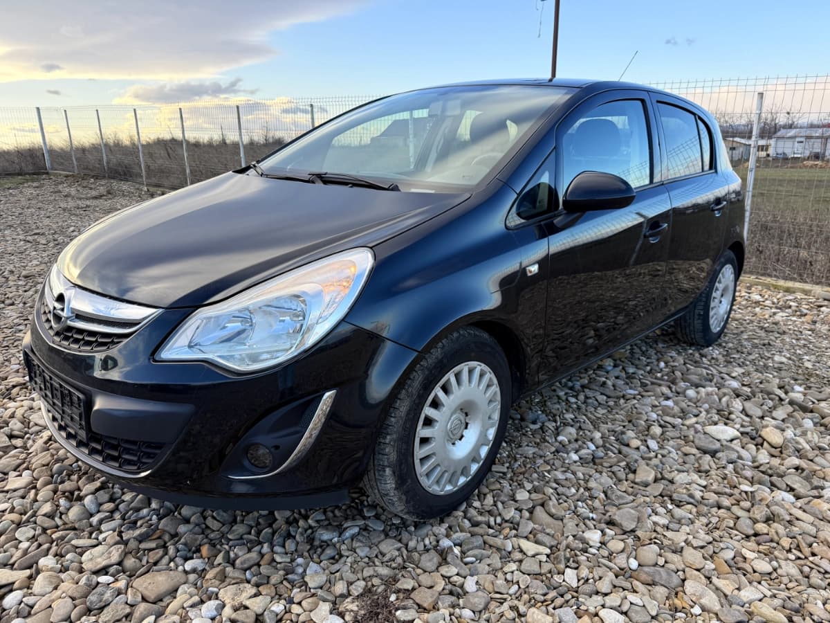 Opel Corsa D 1.2 benzină – imagine principală (1/11)