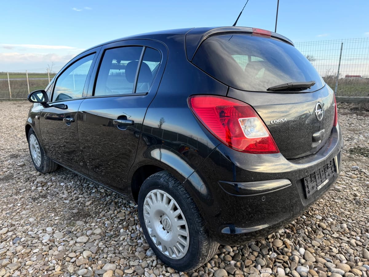 Opel Corsa D 1.2 benzină – interior