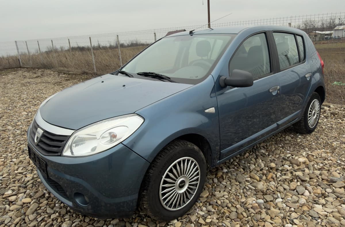 Logan Sandero 1.6 benzină – imagine principală (1/8)