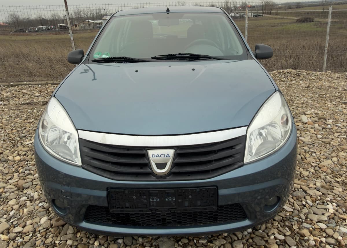 Logan Sandero 1.6 benzină – vedere laterală